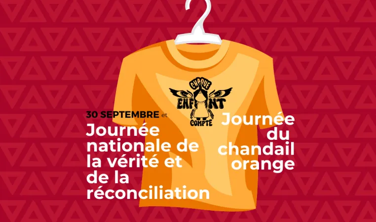 Texte : Septembre est la Journée nationale de la vérité et de la réconciliation et la Journée du chandail orange. Image : une chemise orange est suspendue à un cintre avec une image Chaque Enfant Compte au milieu de la chemise.